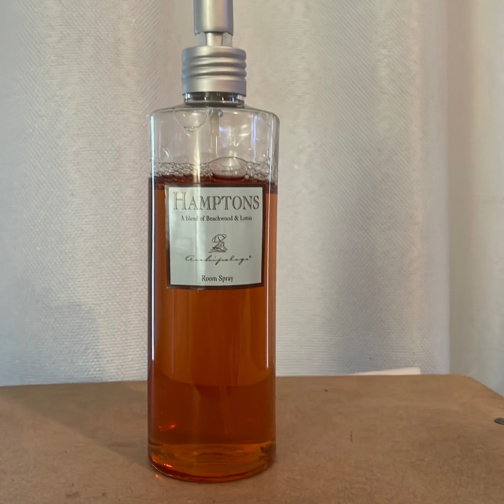 Archipelago, Hamptons a blend of beachwood & lotus room spray